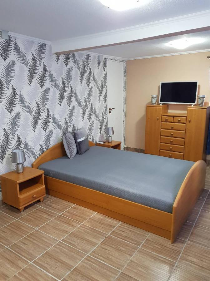 Airport16 Bed And Breakfast เวคชีส์ ภายนอก รูปภาพ